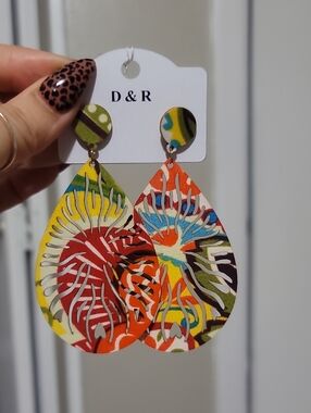 D & R Colorful Tropical Cutout Teardrop Earrings